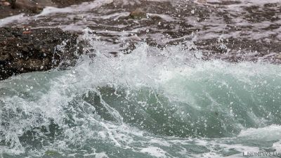Пляжи смыло мощным ливнем. В Анапе и Сочи запретили купаться в море (ВИДЕО)