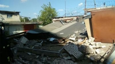 Сильный взрыв разрушил три гаража в Люберцах, один человек погиб