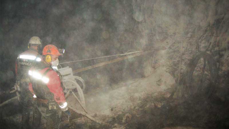 Пожар на шахте «Распадская»: эвакуировано около 460 горняков