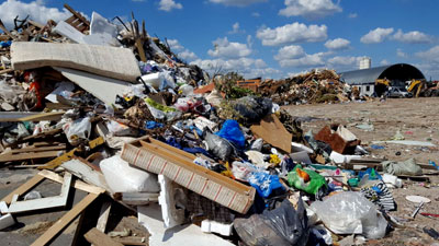 В «новой» Москве вблизи жилых домов обнаружена свалка с опасными отходами