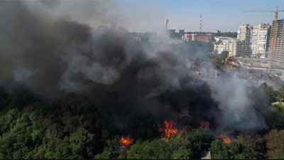 В Ростове-на-Дону введен режим ЧС: горят дома, пожаром охвачено почти 10 тысяч кв метров