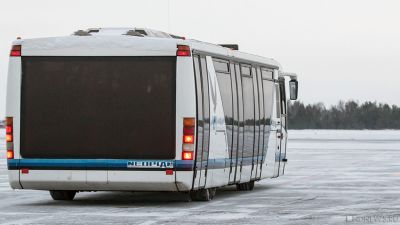 В Крыму водитель автобуса увез пассажирок за 10 км от места назначения и бросил в ночи