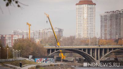 Ремонт Макаровского моста: рабочие переложили рельсы и соорудили мини-мост (ФОТО)