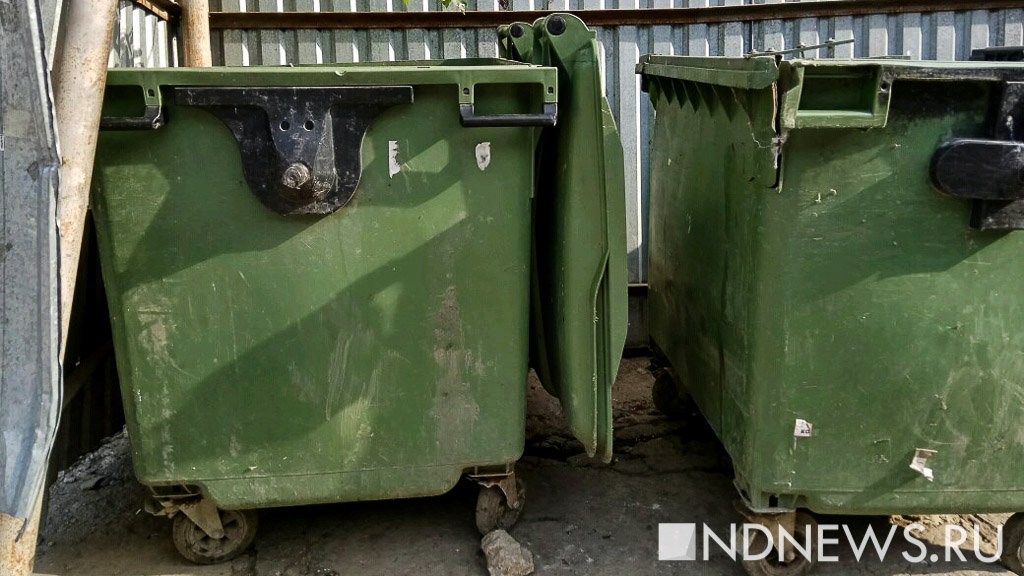Жгут, ломают, воруют – свердловчане портят мусорные контейнеры
