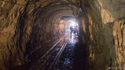 Порода обрушилась в кузбасской шахте, заблокированы два горняка