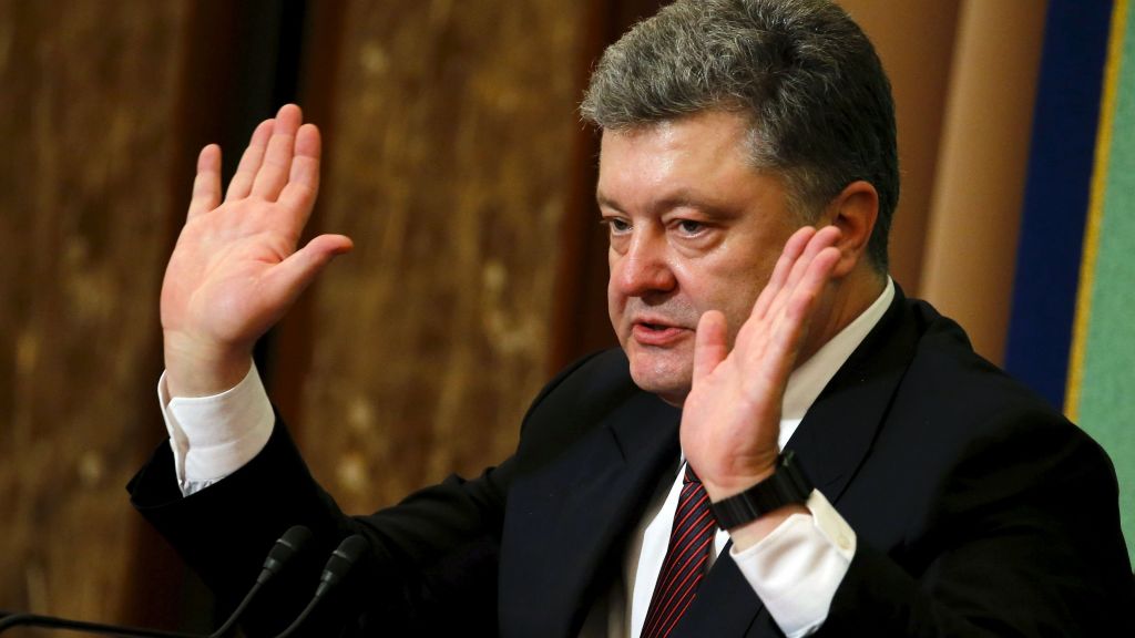 Петя, уходи: на западе Украины собираются лишить Порошенко президентского кресла