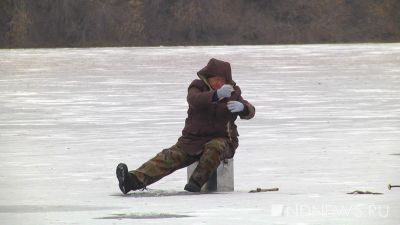 На Белоярском водохранилище 20 рыбаков сняли с отколовшейся льдины