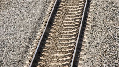 На Южном Урале под поездом развалилось железнодорожное полотно