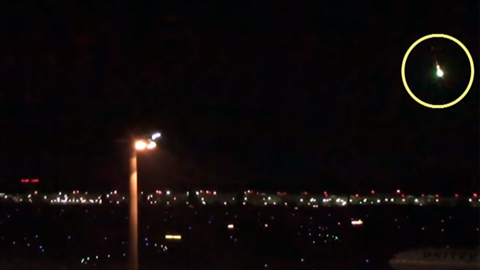 Метеорит в японии. В японии упал метеорит. В японии упавший метеорит. Итомори комета в реальности. В японии упавший метеорит.