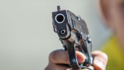 Трехлетний малыш выстрелил в себя из пистолета