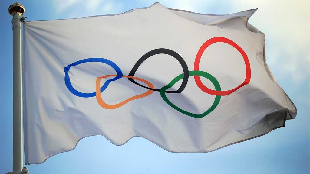 Должны ли российские атлеты выступать на Олимпиаде в Южной Корее под олимпийским флагом?