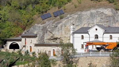 Прогулка с запашком: знаменитый крымский монастырь «ароматизирует» округу компостом и гниющим жмыхом (ФОТО)