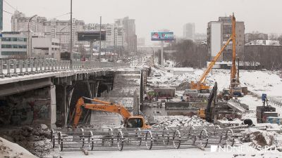 Одну треть Макаровского моста уже почти разобрали (ФОТО)
