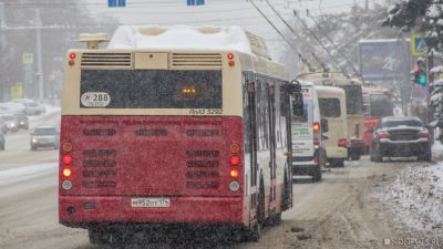 В центре Челябинска у автобуса на ходу отвалился двигатель