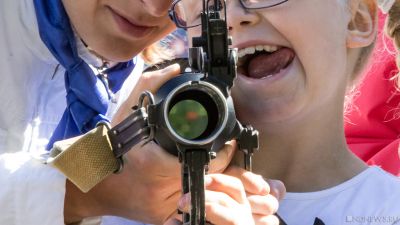 В Крыму школьников будут учить стрелять, бинтовать и маршировать