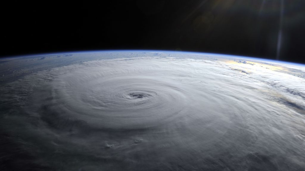 В Японии растет число жертв мощнейшего за 60 лет тайфуна