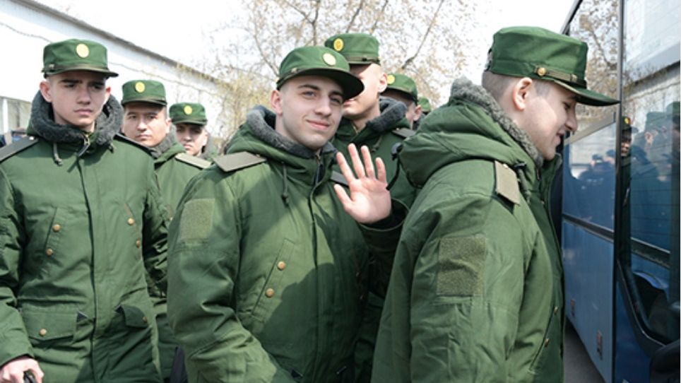 Российских призывников обяжут являться в военкомат без повестки