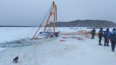 В Иркутской области под лед Лены ушли два трактора