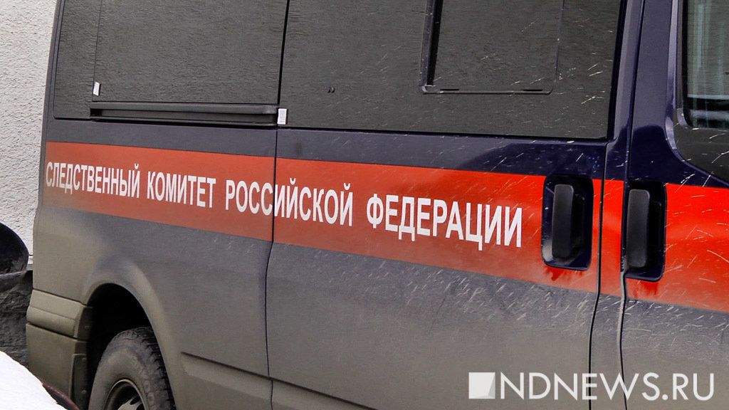 В Москве микроавтобус раздавил водителя во время ремонта