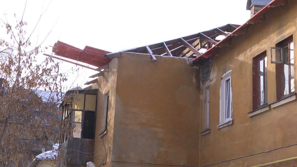 В Екатеринбурге снова обрушился потолок во время капремонта – подрядчик тот же