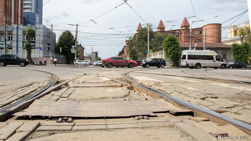 Трамвайные пути в Челябинске разваливаются на глазах