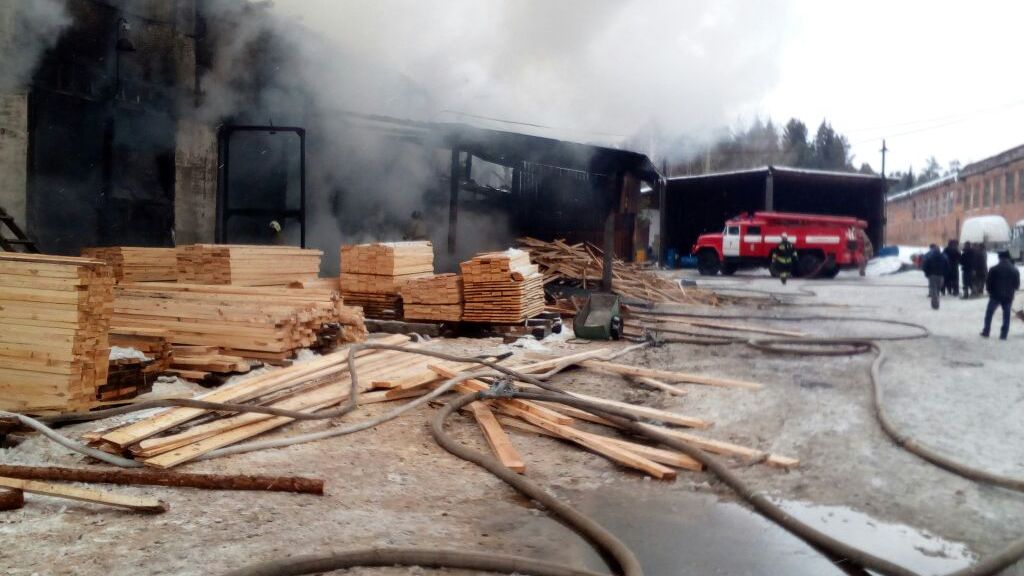 Пожар на пилораме в Верхней Салде потушен (ФОТО)