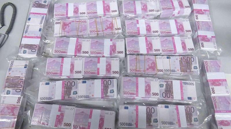 Житель Франкфурта нашел на помойке 8 млн евро