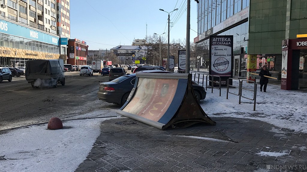 На Южном Урале ветер снес крышу ТРК и обрушил электросети (ФОТО, ВИДЕО)