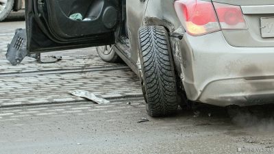 Водитель арендованной машины разбил в Москве восемь припаркованных авто и пытался сбежать