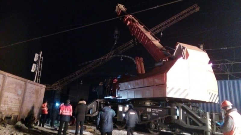 В Свердловской области задерживаются поезда из-за схода вагонов под Первоуральском