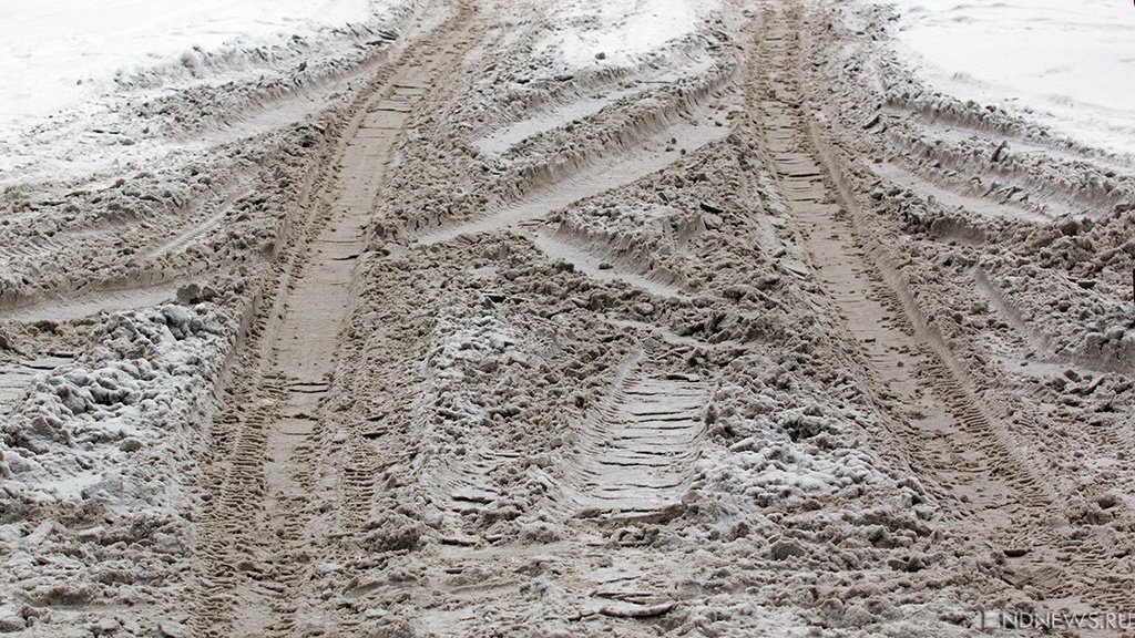 В Челябинске дорожники в очередной раз не справились со снегопадом (ФОТО)