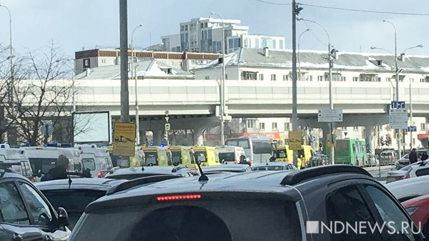 Жители Екатеринбурга напуганы десятком машин скорой помощи с мигалками (ФОТО)