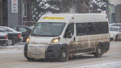 В Челябинске два пассажира маршрутки пострадали при столкновении с грузовиком