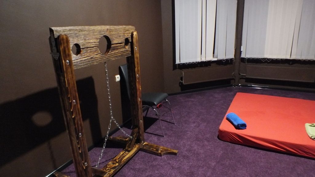 В ХМАО нашли интим-салон с пыточными устройствами (ФОТО, ВИДЕО)