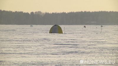 В Охотском море 30 рыбаков оказались на оторвавшейся льдине