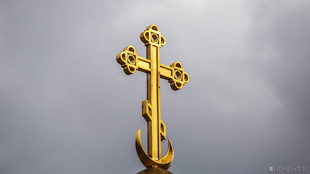 В горах Крыма уничтожили поклонный крест
