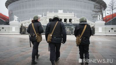 Наряды полицейских стянули к стадиону ради учений (ФОТО)