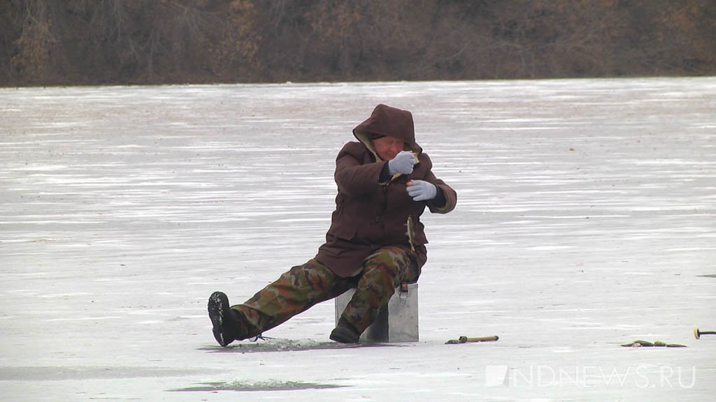На Белоярке с двух отколовшихся льдин сняли 60 рыбаков
