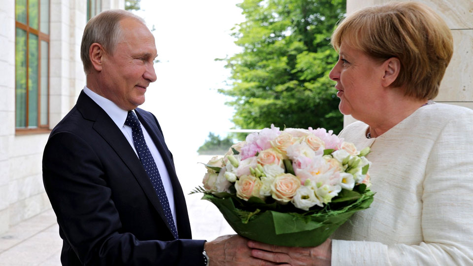 На Украине переполох: Меркель может зарегистрировать «Спутник V» в ЕС