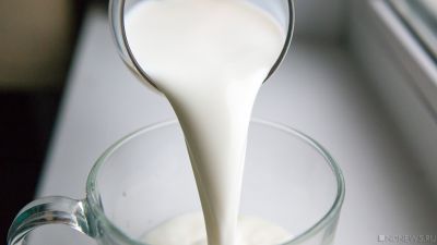 Производители маскируют недолив молока указанием веса, а не объема
