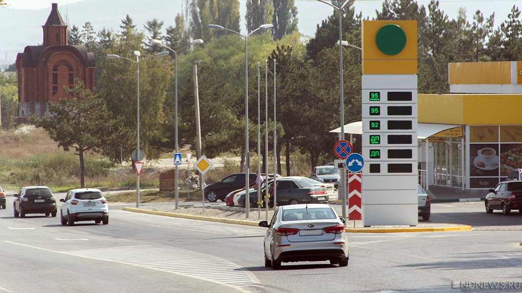 Бензин в Крыму значительно дороже, чем в Москве / ФАС требует снизить цены