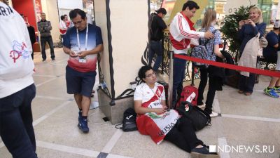 Перуанские болельщики штурмуют тикет-офис в «Пассаже», но билетов все равно нет (ФОТО)