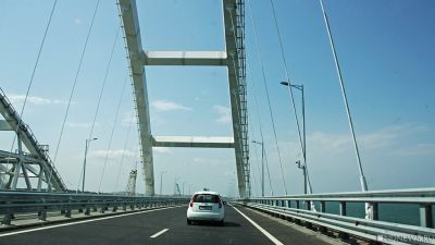 Власти обещают ускорить досмотры перед въездом на Крымский мост