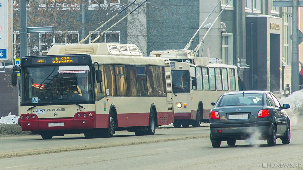 В Челябинске кондуктора троллейбуса госпитализировали с рабочего места