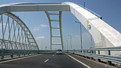 Движение по поврежденной части Крымского моста возобновлено
