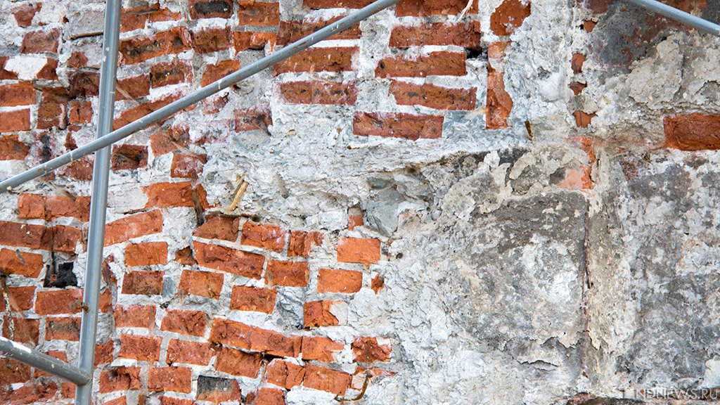 В Керчи обрушилась стена многоэтажки