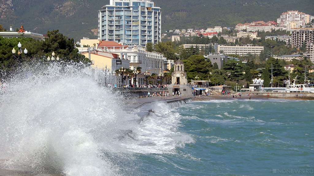 Света нет, купаться нельзя: в Крыму порезвилась стихия