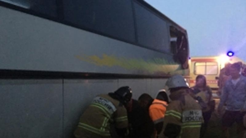 Рейсовый автобус протаранил зерновоз в Ставрополье: есть погибшие, почти 20 человек ранены
