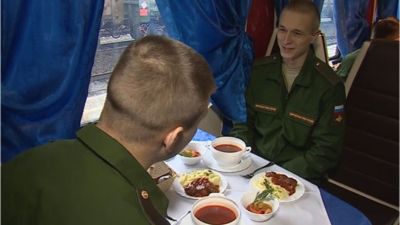 Жители Забайкалья напали на военный эшелон