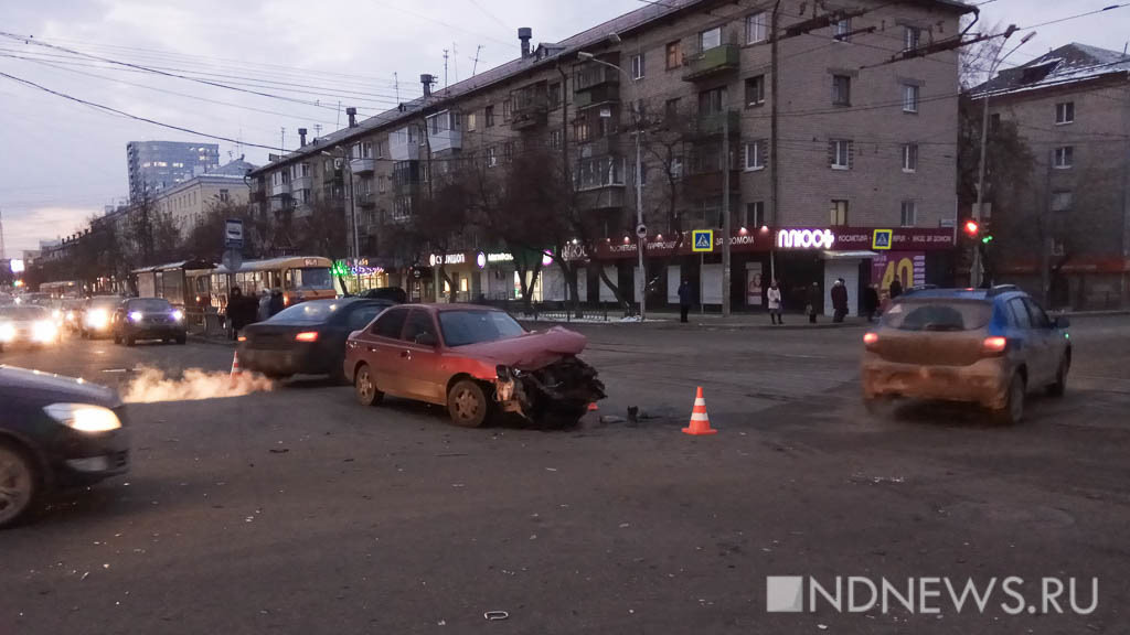 В Волгограде пьяный водитель устроил массовую аварию и сбежал, обронив номер